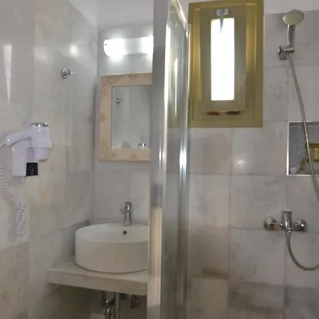 Artemis Andíparosz Póli