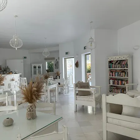 Artemis 2* Antiparos Town