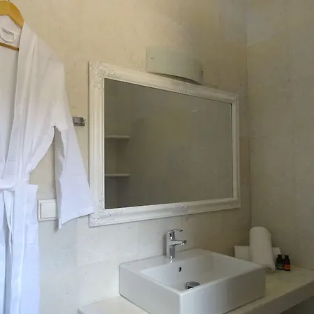 Artemis Hotel 2*