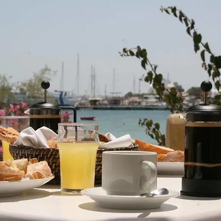 Hotell Artemis 2*