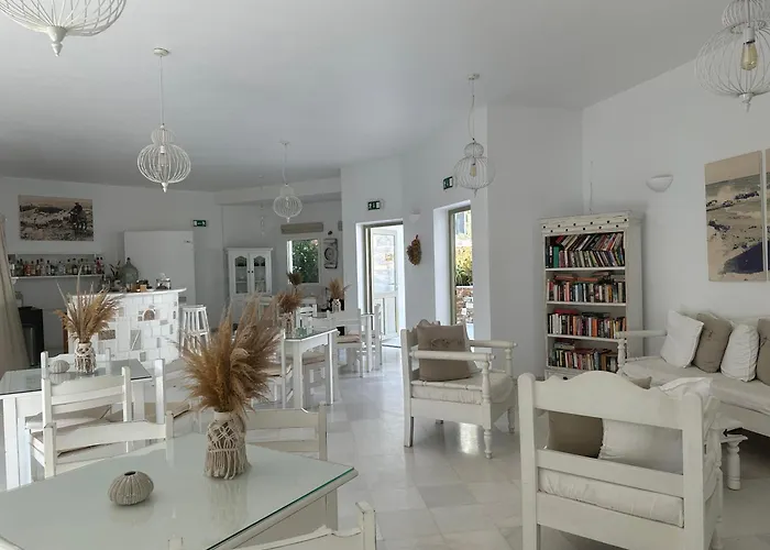 Artemis 2* Antiparos Town